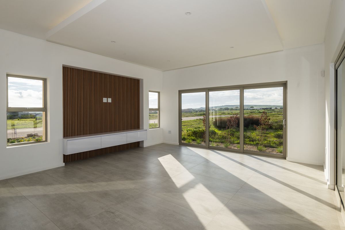 Sunlit Sophistication on the Clubhouse Side of Langebaan Country Estate - Photo 3