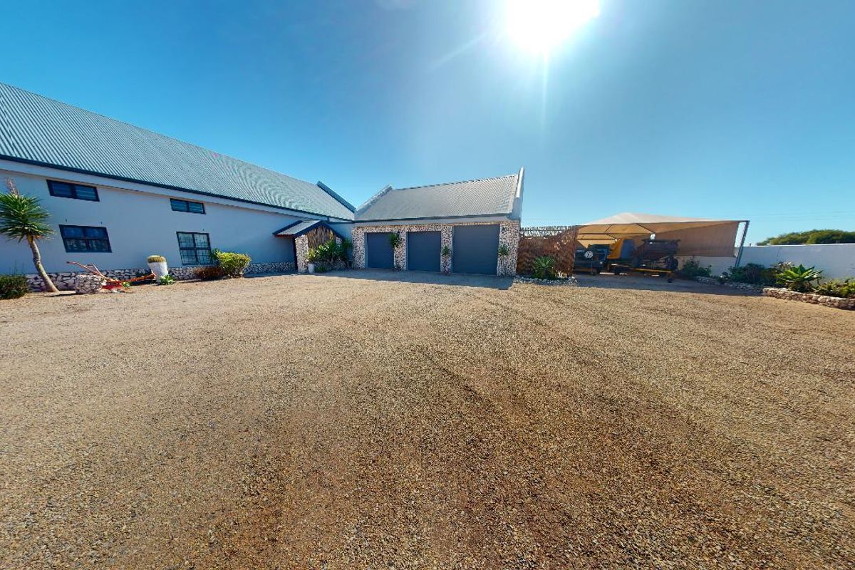 Expansive Country Style Smallholding in Long Acres - Photo 4