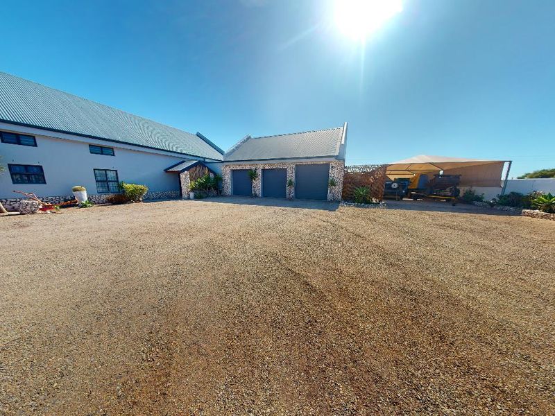 Expansive Country Style Smallholding in Long Acres - Photo 4