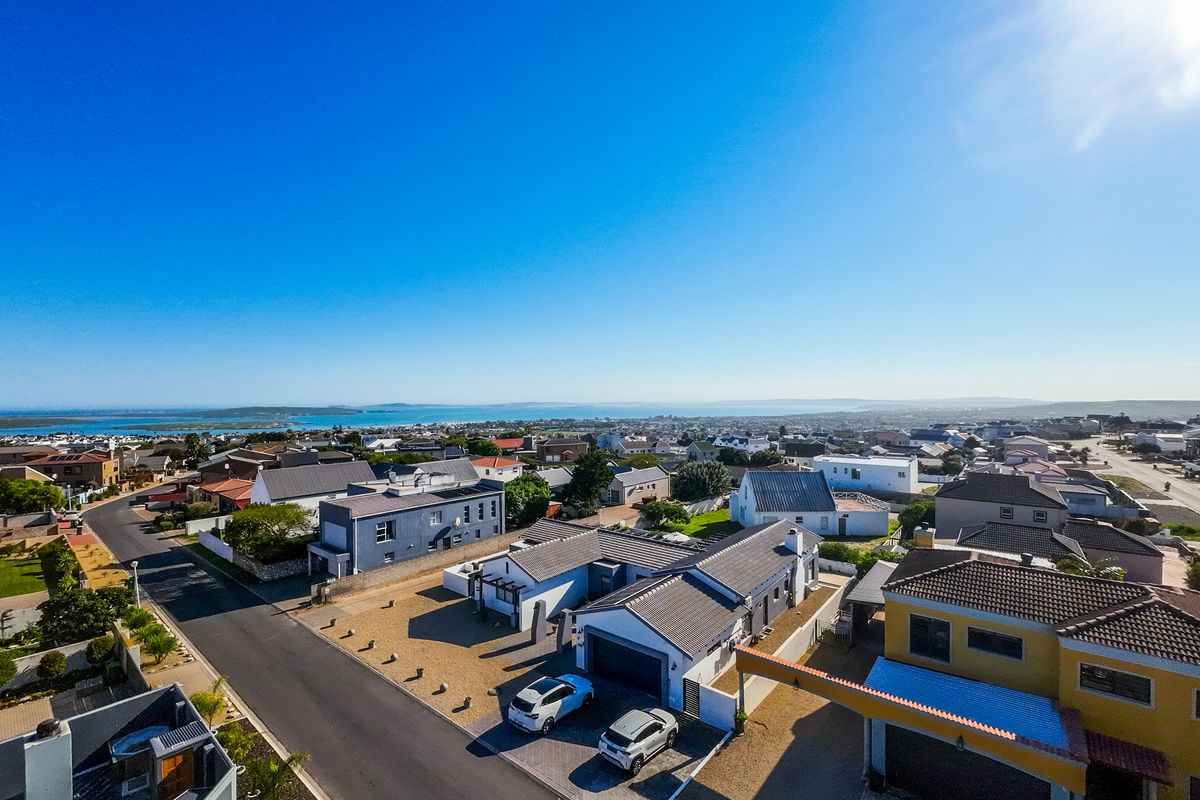 Exceptional Multi-Generational  Family Living with Income-Generating Potential - Photo 4