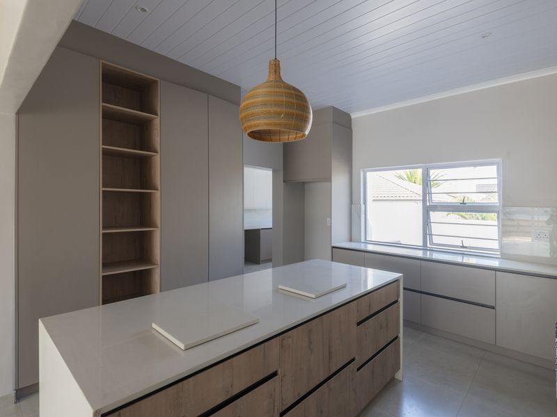Brand New 4 Bedroom Modern Family Home For Sale in Langebaan - Photo 3