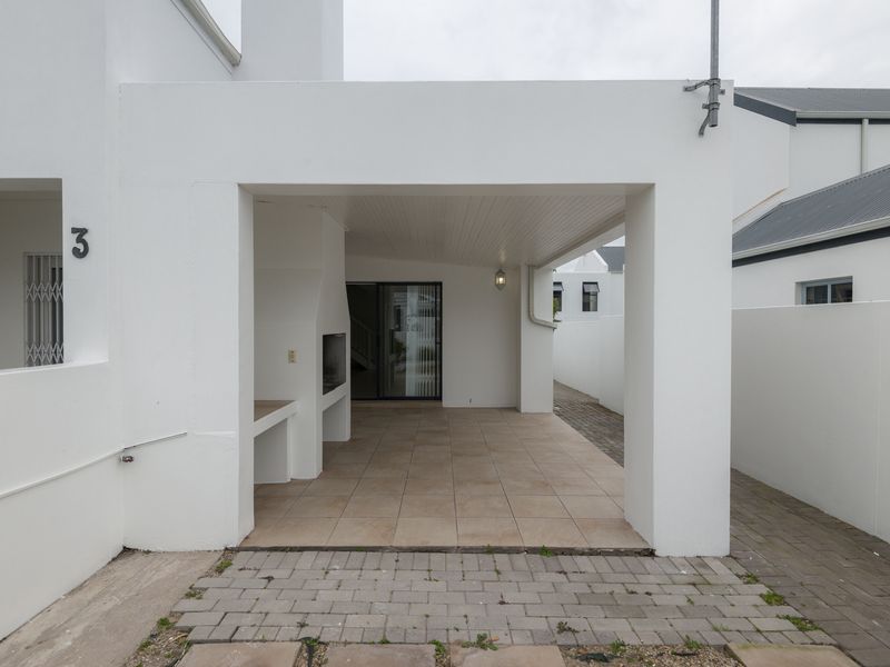 SECURE COASTAL SANCTUARY IN BLUE LAGOON: MODERN FAMILY LIVING STEPS FROM THE BEACH - Photo 4