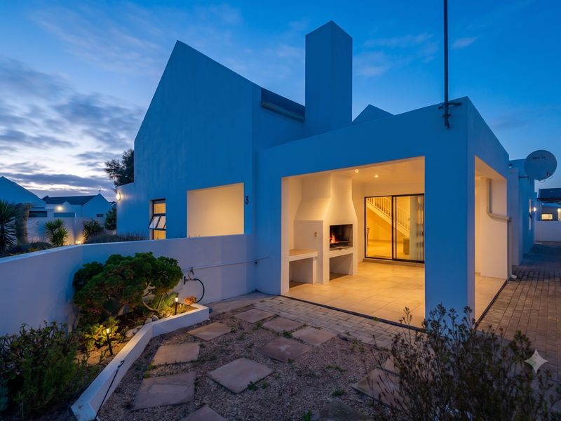 SECURE COASTAL SANCTUARY IN BLUE LAGOON: MODERN FAMILY LIVING STEPS FROM THE BEACH - Photo 2