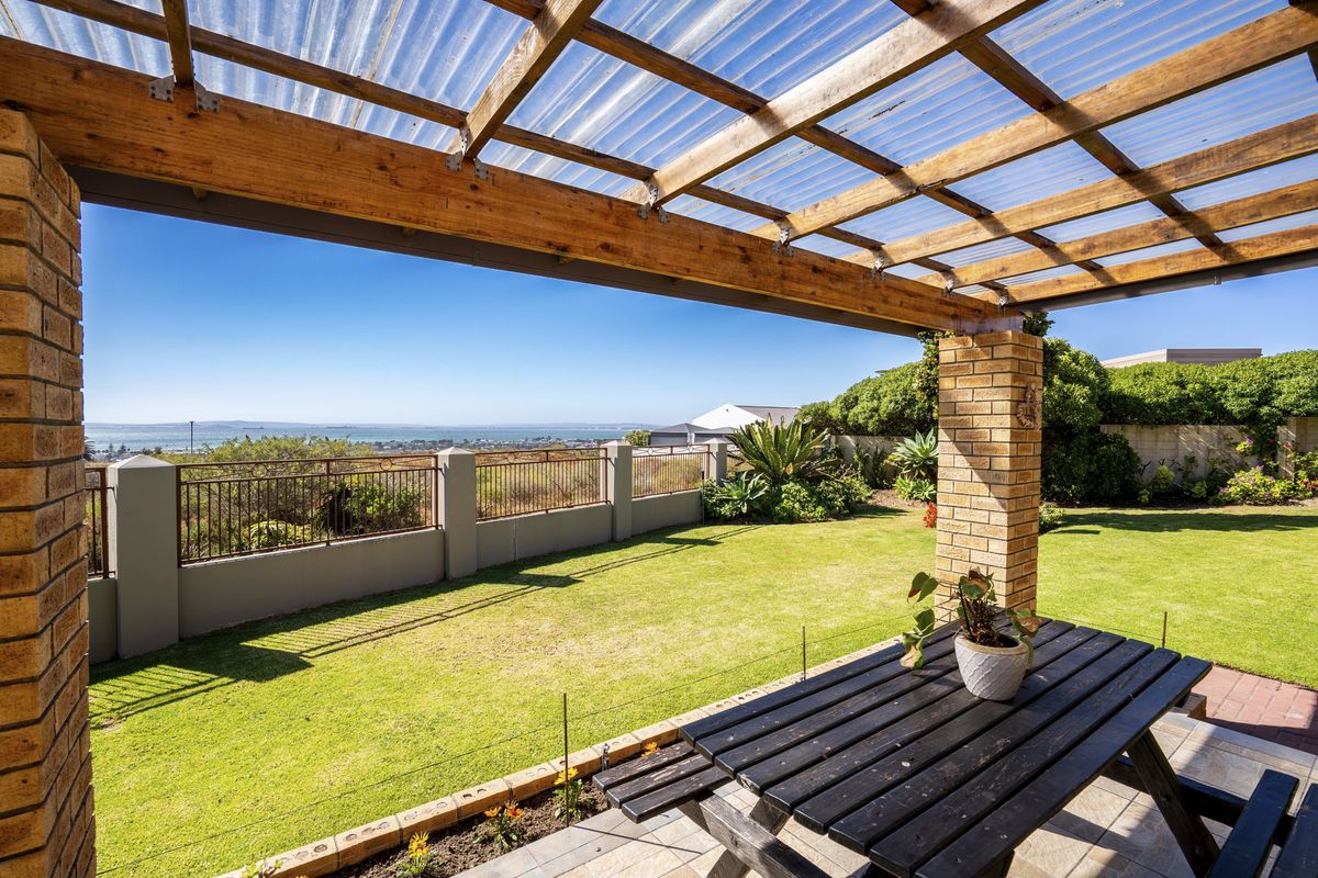 4 Bedroom Home with PANORAMIC LAGOON VIEWS & NATURAL TRANQUILITY:   YOUR  MYBURGH  PARK  OASIS - Photo 4