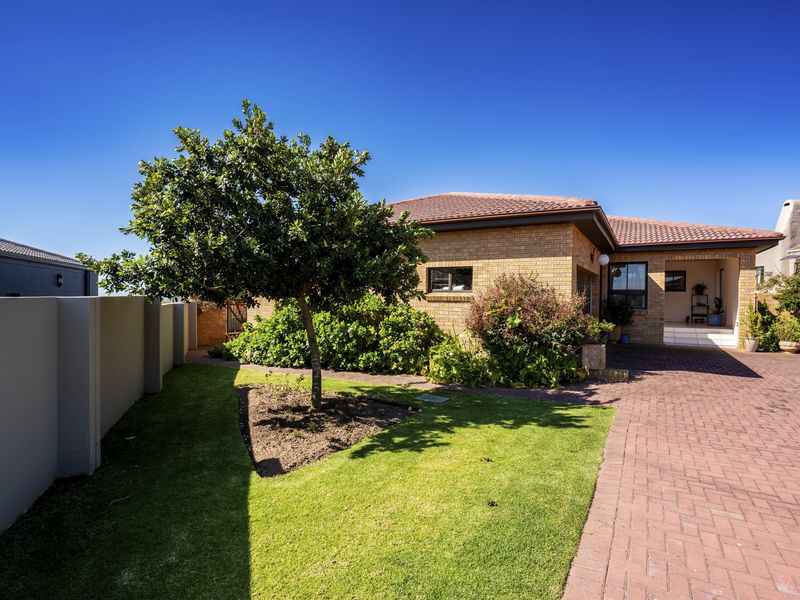 4 Bedroom Home with PANORAMIC LAGOON VIEWS & NATURAL TRANQUILITY:   YOUR  MYBURGH  PARK  OASIS - Photo 3