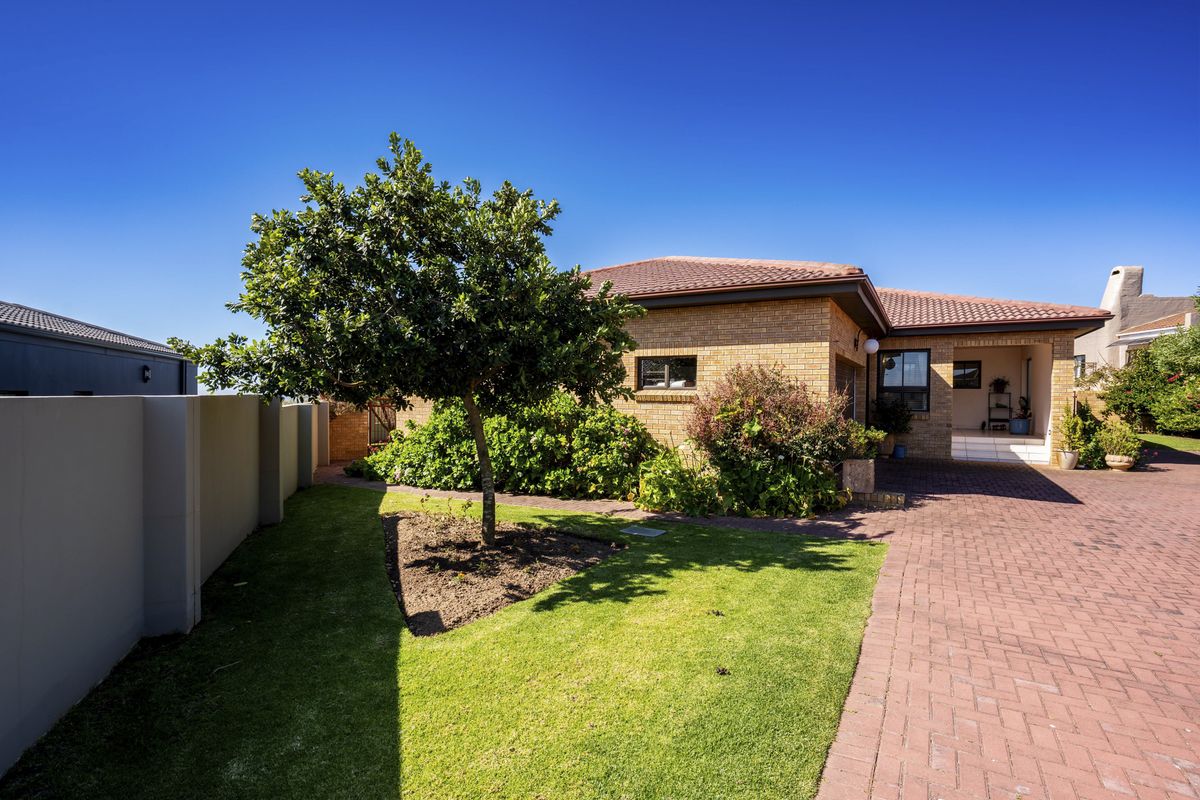 4 Bedroom Home with PANORAMIC LAGOON VIEWS & NATURAL TRANQUILITY:   YOUR  MYBURGH  PARK  OASIS - Photo 3
