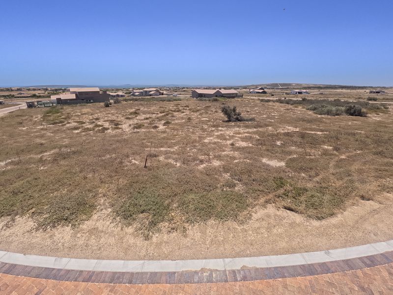 Large corner erf with potential for panoramic views. - Photo 2