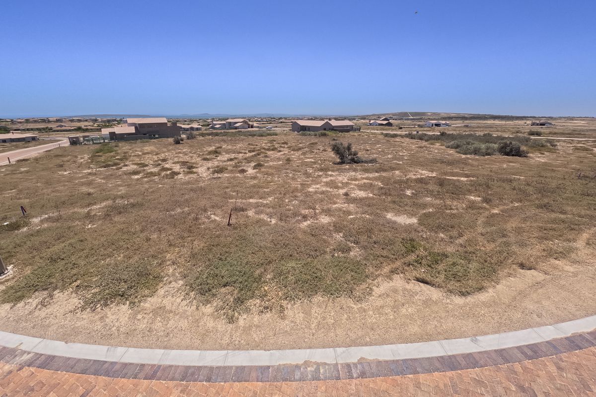 Large corner erf with potential for panoramic views. - Photo 2