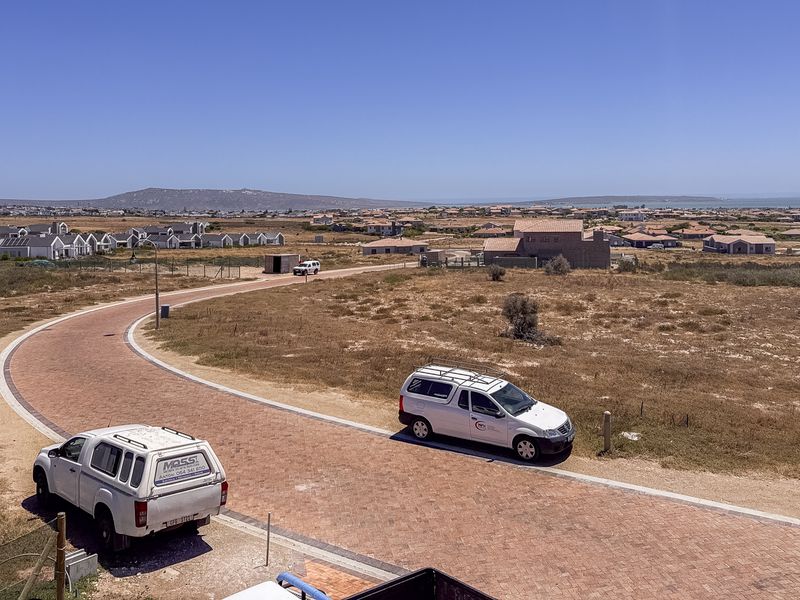 Large corner erf with potential for panoramic views. - Photo 4