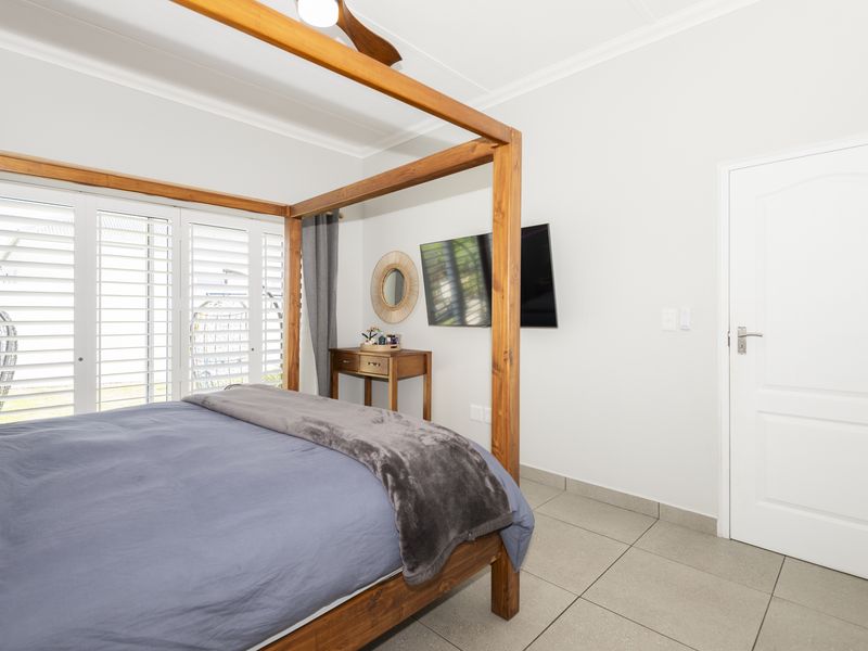 LUXURY  SINGLE STORY 3 BEDROOM Modern CONTEMPORARY HOME IN SECURE BOUTIQUE CLUSTER - Photo 5