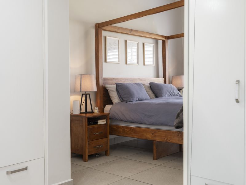 LUXURY  SINGLE STORY 3 BEDROOM Modern CONTEMPORARY HOME IN SECURE BOUTIQUE CLUSTER - Photo 10