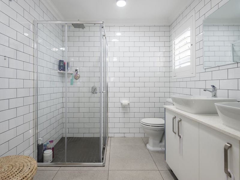 LUXURY  SINGLE STORY 3 BEDROOM Modern CONTEMPORARY HOME IN SECURE BOUTIQUE CLUSTER - Photo 8