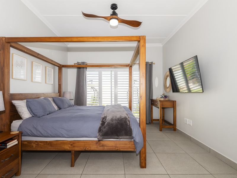 LUXURY  SINGLE STORY 3 BEDROOM Modern CONTEMPORARY HOME IN SECURE BOUTIQUE CLUSTER - Photo 6