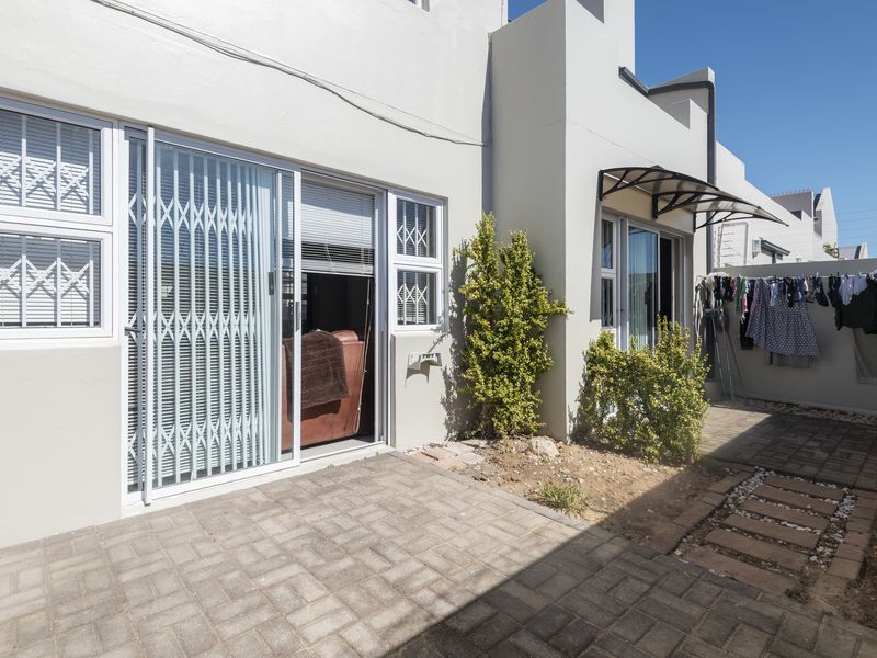 Three-Bedroom Double-Storey Home with Panoramic Views - Photo 10