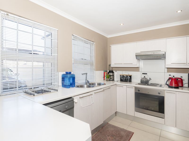 Three-Bedroom Double-Storey Home with Panoramic Views - Photo 7