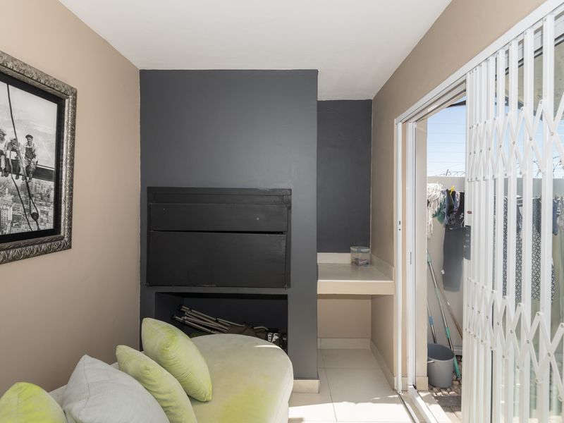 Three-Bedroom Double-Storey Home with Panoramic Views - Photo 9
