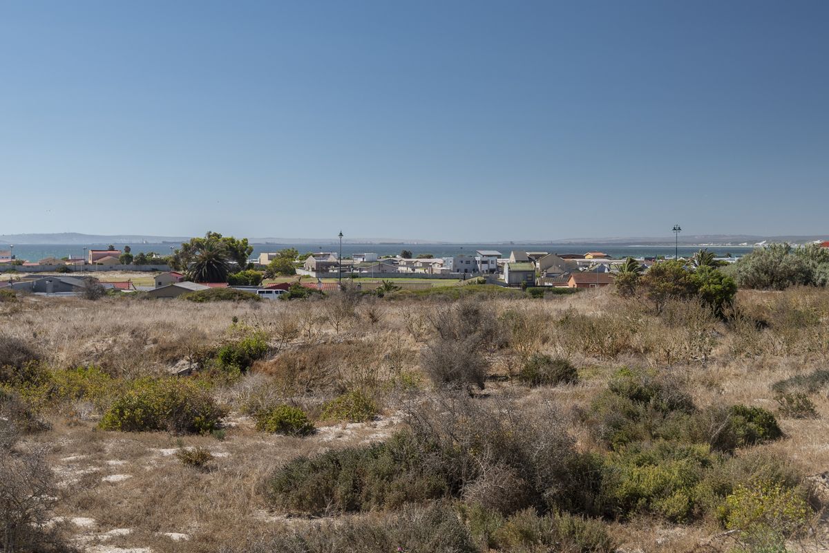 Three-Bedroom Double-Storey Home with Panoramic Views - Photo 2