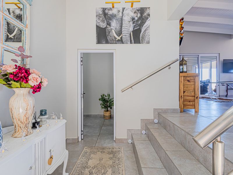 Show Stopper with Views - Photo 2