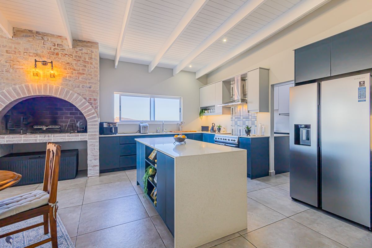 Show Stopper with Views - Photo 5