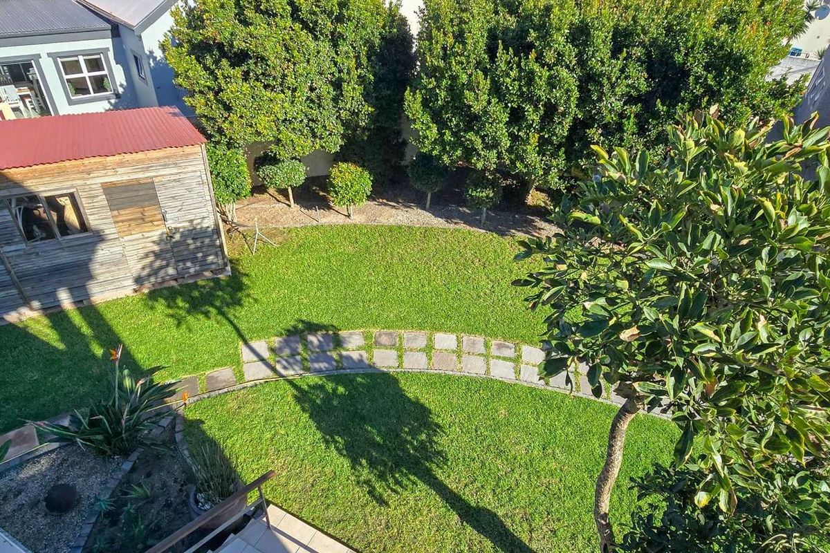 Impressive Double-Storey Home with Lagoon Views and Relaxed Coastal Living - Photo 5