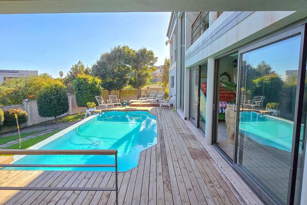 Impressive Double-Storey Home with Lagoon Views and Relaxed Coastal Living - Photo 3