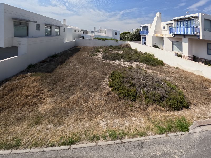 Your Coastal Sanctuary Awaits: The Jewel of Paradise Beach - Photo 4