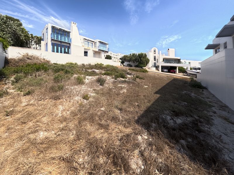 Your Coastal Sanctuary Awaits: The Jewel of Paradise Beach - Photo 5