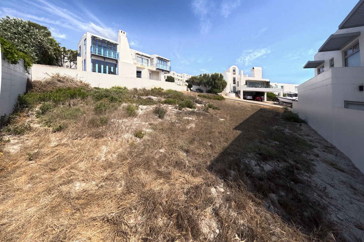 Your Coastal Sanctuary Awaits: The Jewel of Paradise Beach - Photo 5