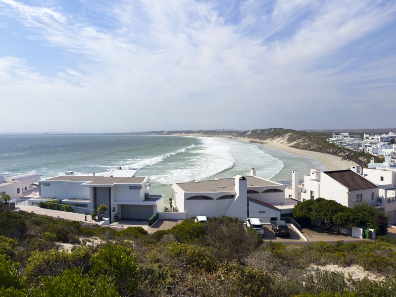 Your Coastal Sanctuary Awaits: The Jewel of Paradise Beach - Photo 7