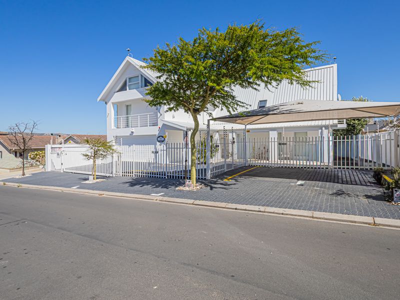 The Real White House of Langebaan | Exclusive Sole Mandate - Photo 3