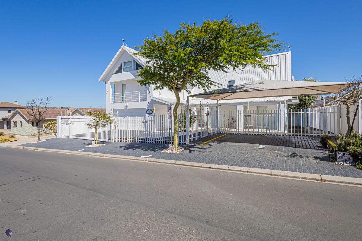 The Real White House of Langebaan | Exclusive Sole Mandate - Photo 3