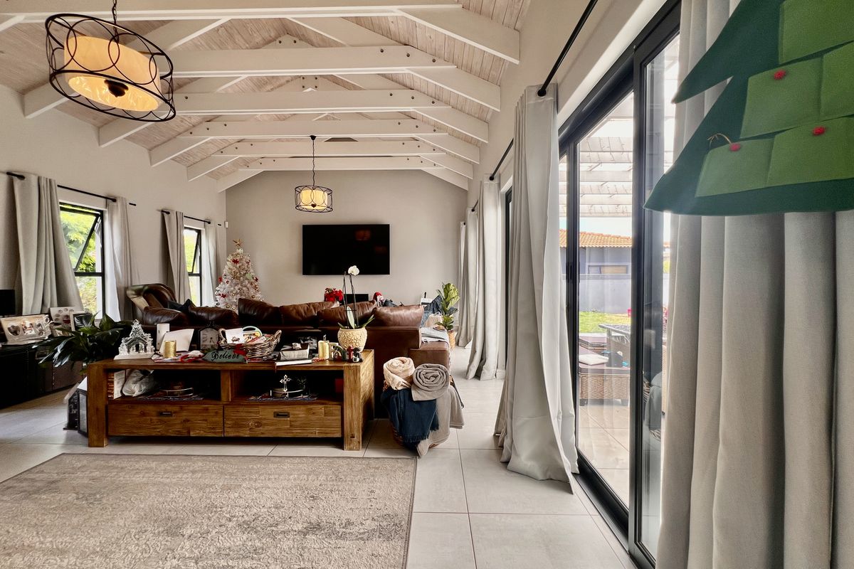 Bright, Modern & Made for Entertaining - Photo 5