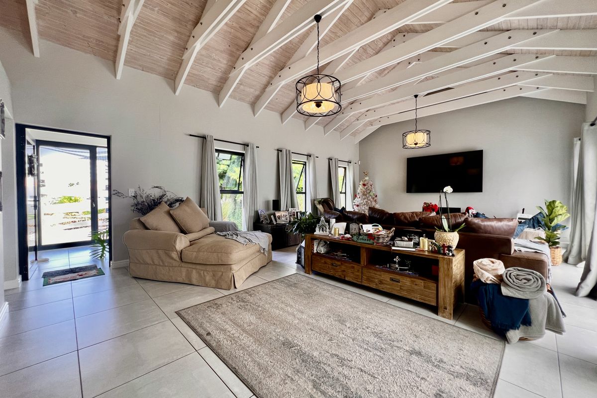 Bright, Modern & Made for Entertaining - Photo 3