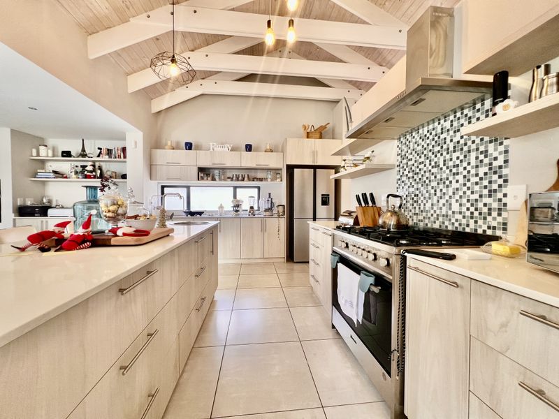 Bright, Modern & Made for Entertaining - Photo 10