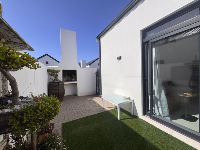 Looking to slow down and enjoy easy, secure living? - Photo 6