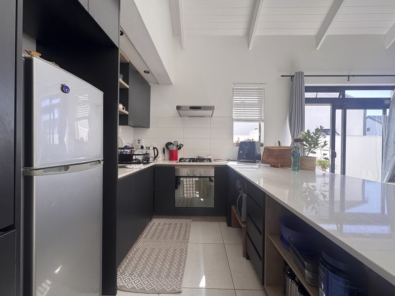 Looking to slow down and enjoy easy, secure living? - Photo 8