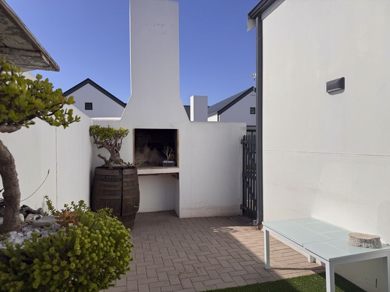 Looking to slow down and enjoy easy, secure living? - Photo 3