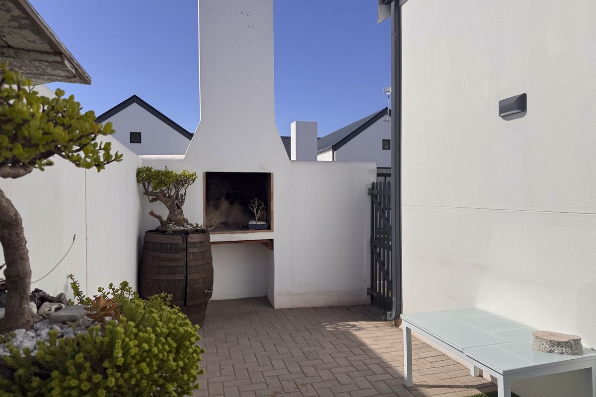 Looking to slow down and enjoy easy, secure living? - Photo 3