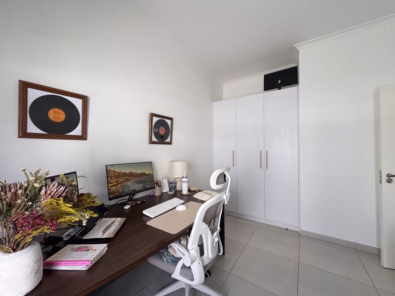 Looking to slow down and enjoy easy, secure living? - Photo 4