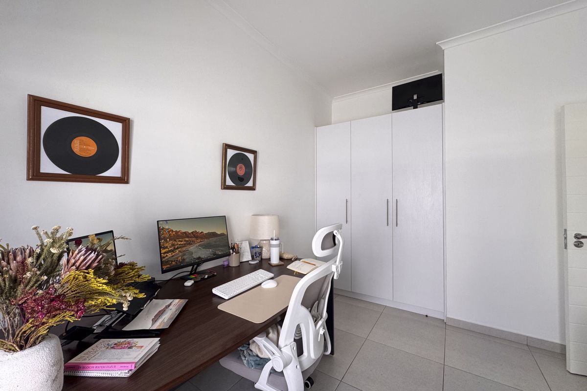 Looking to slow down and enjoy easy, secure living? - Photo 4