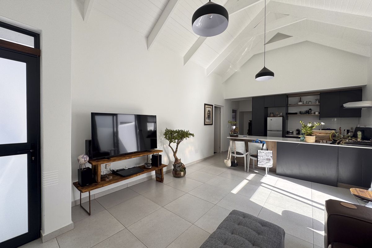 Looking to slow down and enjoy easy, secure living? - Photo 5