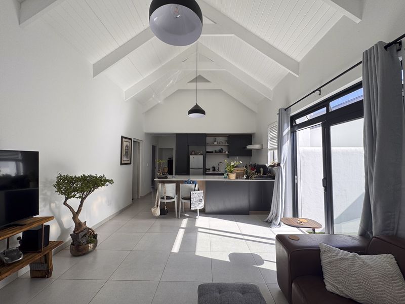 Looking to slow down and enjoy easy, secure living? - Photo 2