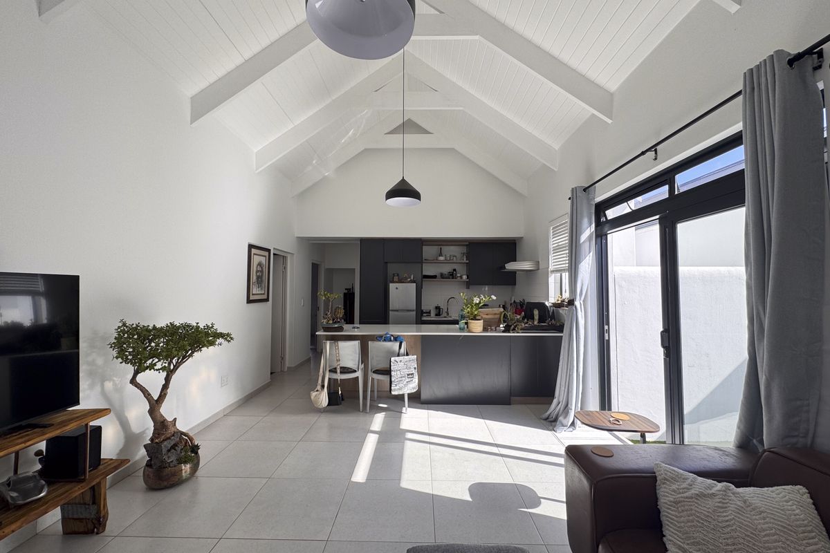 Looking to slow down and enjoy easy, secure living? - Photo 2