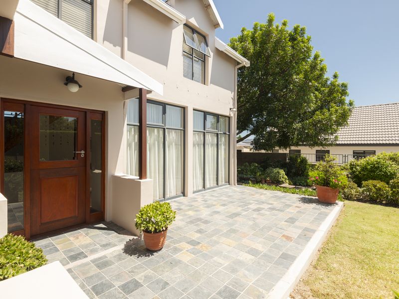 Charming, Private Retreat in Myburg Park – With Lagoon Views - Photo 2