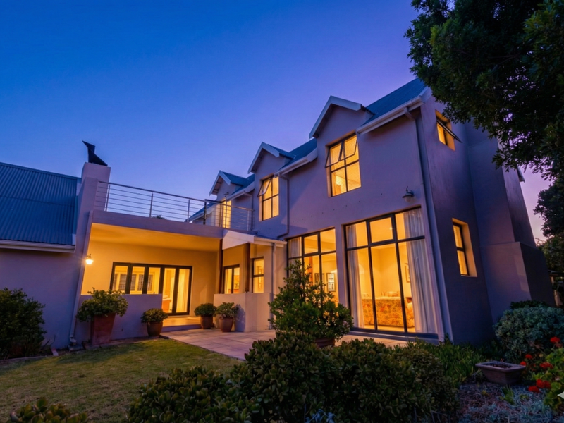 Charming, Private Retreat in Myburg Park – With Lagoon Views - Photo 6