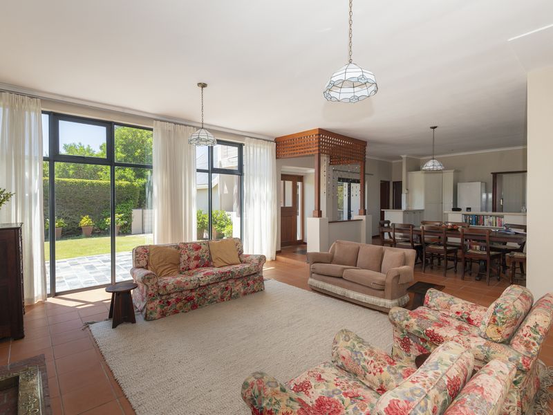 Charming, Private Retreat in Myburg Park – With Lagoon Views - Photo 5