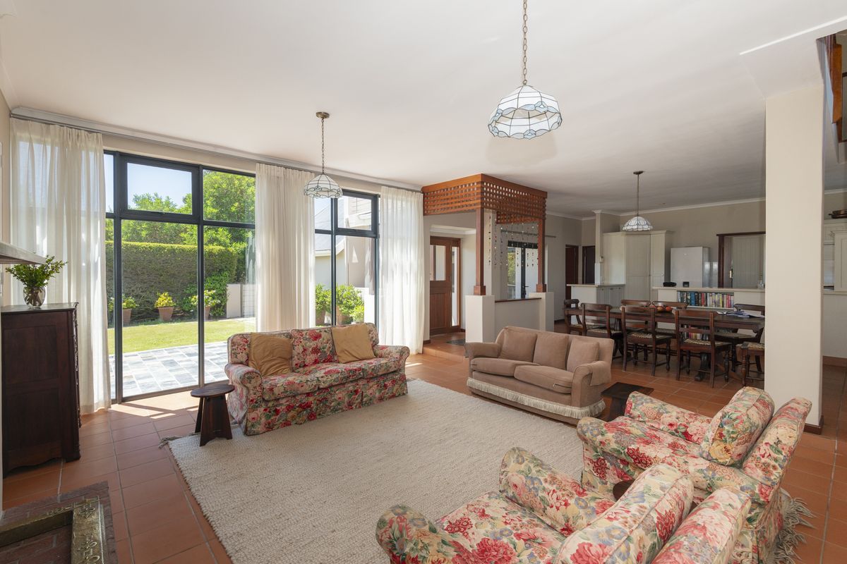 Charming, Private Retreat in Myburg Park – With Lagoon Views - Photo 5