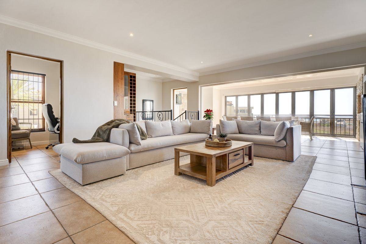 Executive Lagoon-View Home in Prestigious Location - Photo 5