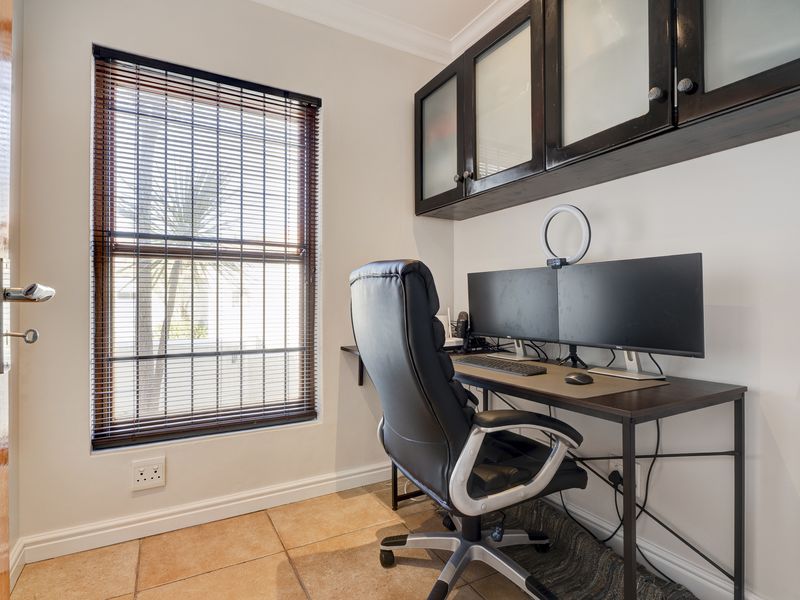 Executive Lagoon-View Home in Prestigious Location - Photo 6