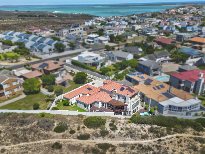 Executive Lagoon-View Home in Prestigious Location - Photo 2